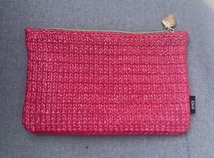Bolso Ipsy Glam - Marzo 2025 - Bolsa de paja sintética inspirada en fresa con encanto - Imagen 1 de 6