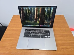 Apple MacBook Pro 16 Inch Laptop 2019 Core i9 2.3GHz 1TB SSD 16GB Ram - Afbeelding 1 van 10