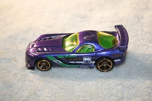 HOT WHEELS ๐ฅ 2022 VIOLA METALLIZZATO DODGE VIPER SRT10 ACR ๐ฅ CON CERCHI ORO A 5 RAZZE - Foto 1 di 7
