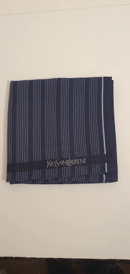 Bufanda de seda de la colección Yves Saint Laurent Uchiyama pañuelo cuadrado de bolsillo Foto 1 de 3