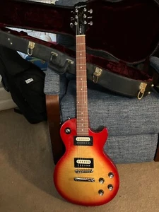 Epiphone Les Paul by Gibson and case.  - Picture 1 of 2