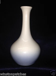 BING & GRONDAHL 4.75" ONION BUD VASE 5143 PLAIN GIFTWARE DENMARK BLUE WHITE - Picture 1 of 4