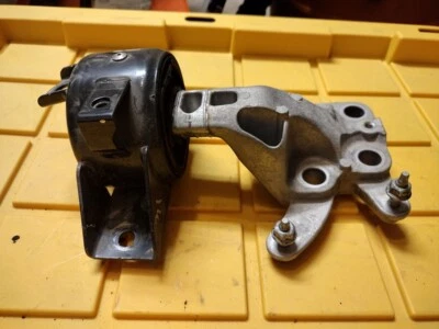 GM OEM 95090590 Trans Mount serve 2013-15 Buick Encore, 2013-15 Chevrolet Trax   - Imagem 1 de 3