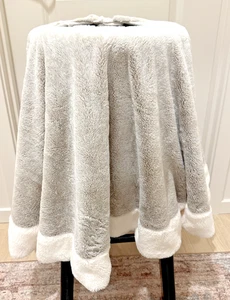 Falda Árbol Marca UGG Gris Blanco Navidad Felpa Difusa Suave Acogedora Vacaciones Invierno - Imagen 1 de 7