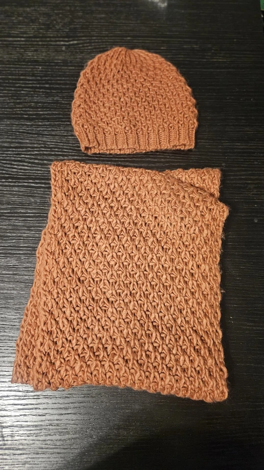 Antiguo conjunto de sombrero y bufanda azul marino tejido Foto 1 de 4