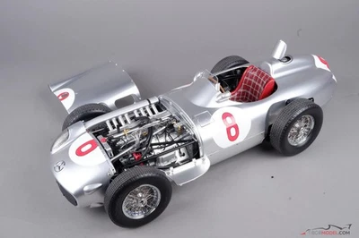 Mercedes W196R - JM Fangio (1955) Campeón del Mundo, 1:8 Ixo Foto 1 de 4