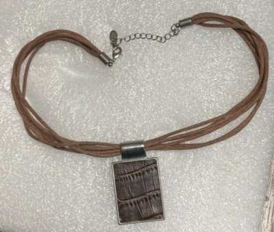 Collar Colgante COOKIE LEE Tono Plata Cuero Marrón Gamuza Cordón Foto 1 de 2