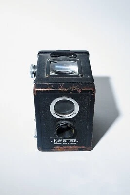 Ensign Ful-vue Vintage Camera. Circa 1946 - Image 1 of 4