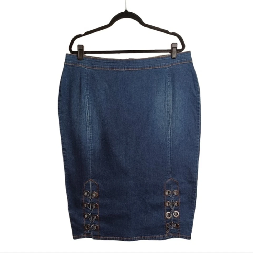 Falda vaquera con abertura trasera azul medio oscuro $75 POETIC JUSTICE 22 Foto 1 de 4
