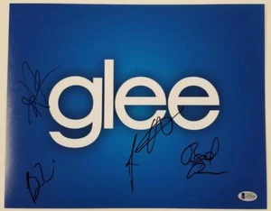 Foto firmada por GLEE 11x14 Buecker Tobin Shum + 1 más (B) ~ Beckett BAS Certificado de Autenticidad - Imagen 1 de 2