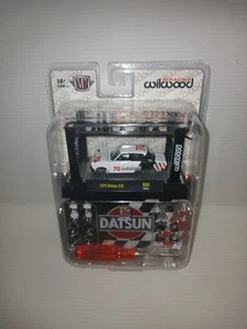 M2 Machines '70 Datsun 510 Modelo Kit R60 Wildwood Racing Diecast 1/64 Sellado - Imagen 1 de 6