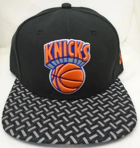 New York Knicks Men's New Era 9FIFTY Orig Fit Snapback Cap Hat Black Reflective - Picture 1 of 5