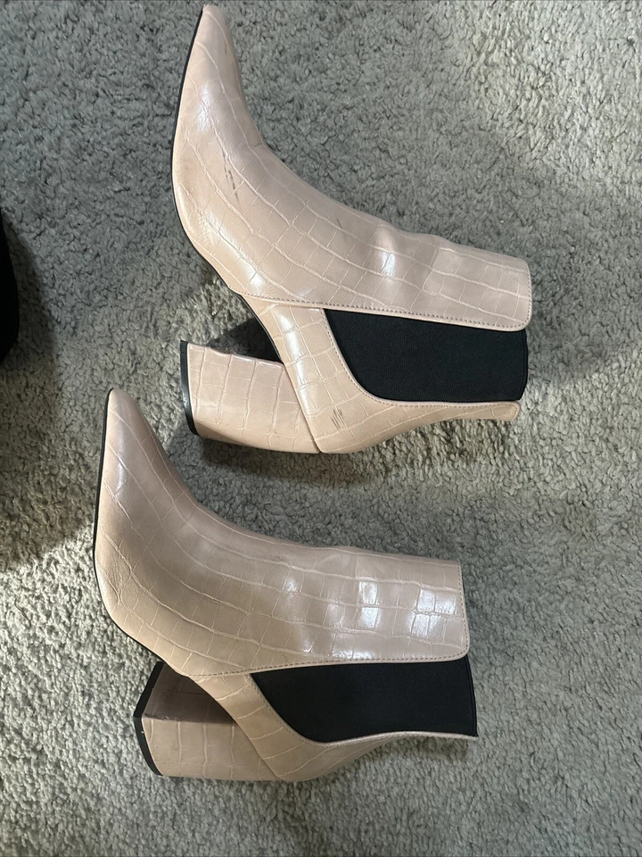 Botines de piel de serpiente rosa Foto 1 de 4