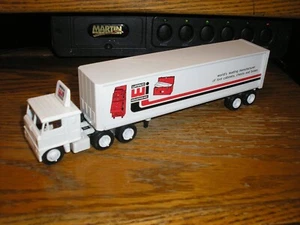 RARE 1/64 Winross Waterloo Industries Delivery Semi Tractor Trailer Free SHIP - Picture 1 of 7
