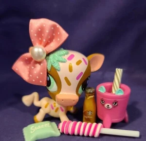 Authentische Littlest Pet Shop # 3126 weiß braun rosa Streusel Kuh Glitzer Blume - Bild 1 von 8