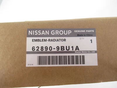 Original OEM Nissan 62890-9BU1A Parrilla Delantera Emblema Acento Blanco 2023 Frontier Foto 1 de 3