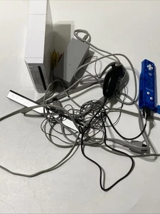 Broken Wii For Parts - Picture 1 of 5