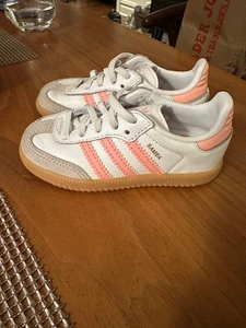 NUEVO Adidas Originales Samba OG Zapatos para Niños Pequeños (7C) Blanco/Rosa Coral - Imagen 1 de 4