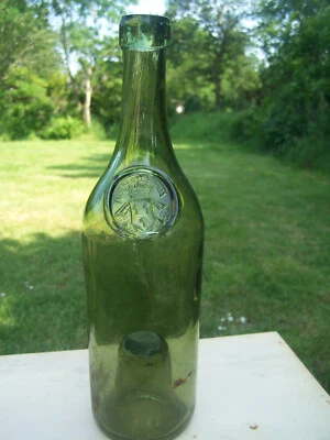 bouteille ancienne verre soufflé sceau Duc Mailly Nesle french seal glass bottle - Photo 1/4