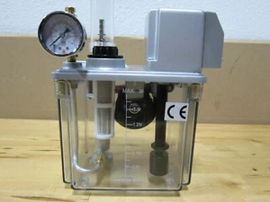 CESB-05C63 Chen Ying Lubrication Pump 2L Tank 1P 220V - Picture 1 of 3
