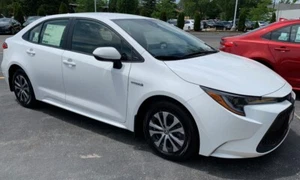 Touch Up Paint for Toyota Corolla with paint code 040, Super White. - Picture 1 of 3