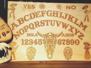 Holz Ouija Brett & Planchette mit Tag der Toten Sugar Skulls + Día de Muertos - Bild 1 von 9