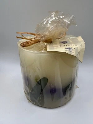 Винтажная запечатанная большая свеча Bath And Body Works At Home Freesia 4 дюйма x 4 дюйма новая из старых запасов - Изображение 1 из 4