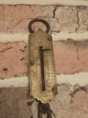 Ancien peson ou balance de poche en laiton et acier 12 Kg Fonctionne - Photo 1/4