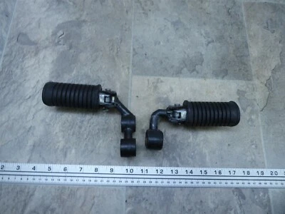 Suzuki GS850 G S930 1980. soportes y estriberas delanteras conductor Foto 1 de 4