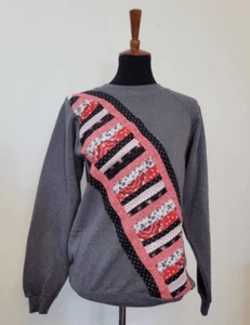 Vintage 1990's Patchwork Sweatshirt.  Handmade and altered sweatshirt - Bild 1 von 4