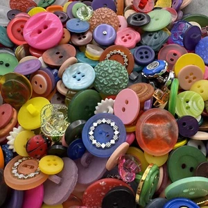 Cute! Mixed Lot Of All Types & Sizes Of Fun Colorful Buttons 50, 100, 250 pcs - Picture 1 of 4