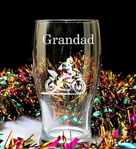 Pint Glas handgeätzt mit jedem Namen & Motorrad Design kommt in einer Geschenkbox, - Bild 1 von 2
