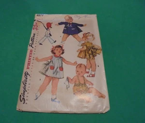 Delantal de colección años 50 patrón de costura simplicidad 4877 para niños pequeños con bragas talla 1 - Imagen 1 de 3