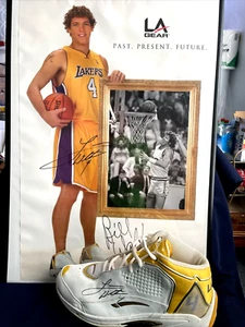 BILL WALTON & LUKE WALTON DUAL SIGNED FATHER & SON LA GEAR SHOE & POSTER - Picture 1 of 14
