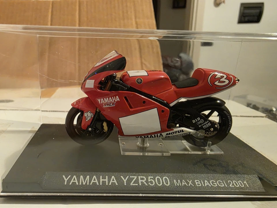 YAMAHA YZR 500 - MAX BIAGGI - 2001 scala 1/24 DE AGOSTINI - Immagine 1 di 1