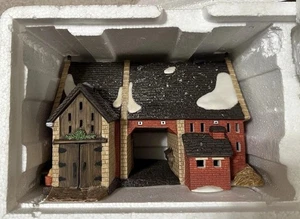 Tina de mantequilla Dept 56 Dickens’ Village granero decoración navideña ** - Imagen 1 de 5