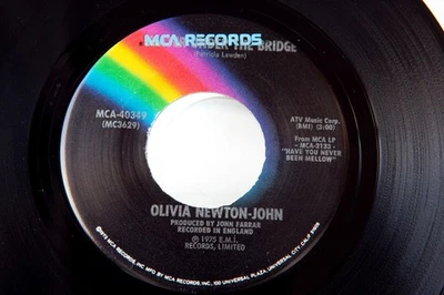 OLIVIA NEWTON-JOHN WATER UNDER THE BRIDGE (Fonts overlapping) 7" single MCA40349 - Image 1 of 4