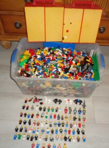 LOTE LEGO 34 lb 96 figuras bloques bionículas 2 estuches barcos placas más... - Imagen 1 de 6