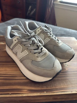 Новый баланс 574 + платформе кроссовки обувь серый/белый женский размер 7,5 туфли - Изображение 1 из 4