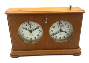 3-MCHZ (JANTAR YANTAR) VINTAGE USSR HOLZ SCHACHUHR 4-57 - Bild 1 von 13