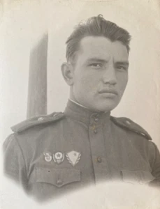 Foto de colección guapo soldado cariñoso atractivo joven ejército URSS - Imagen 1 de 3