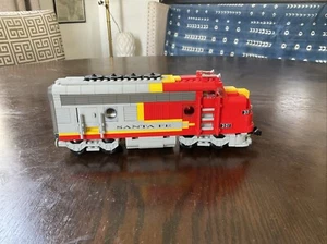 LEGO Santa Fe Super Chief 10020 Assembled/complete Missing 1 Minifigure - Picture 1 of 14