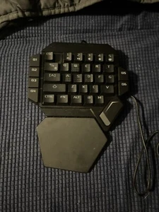 Miracle Snail: RGB One-Hand Mechanical Gaming Keyboard, USB Wired With rest pad - Picture 1 of 2