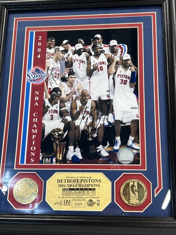 Highland Mint 2004 NBA Champion Detroit Pistons Plaque W Medallions Signed Cover