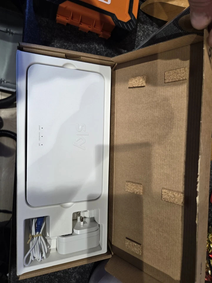 Sky Q WIFi Booster , BRAND NEW BOXED, Model SE210 A Sky Wifi Extender - Image 1 of 2