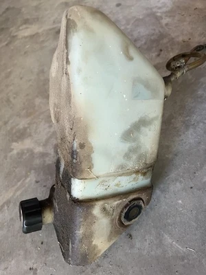 OEM TANQUE DE ACEITE SUZUKI, 74-76 TM75, con línea y tapa Foto 1 de 4