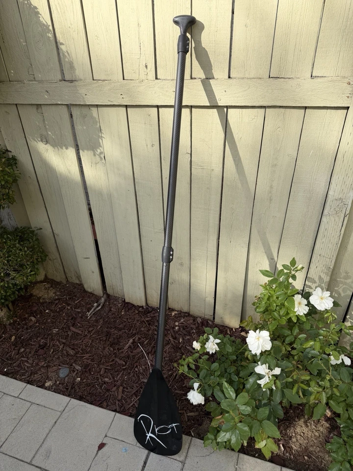 Riot PRO CARBON SUP Stand Up Paddle 65.5” 2 Piece Design Lightweight - Image 1 of 4