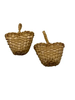 Set Of 2 Miniature Wicker baskets for crafts, dollhouse, Dolls,  fairy garden - Image 1 of 4