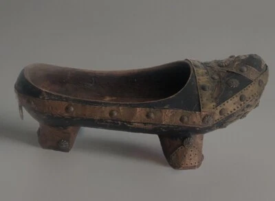 ANTIGUO ZAPATO/ZUECOS DE TACÓN ALTO DE MADERA TALLADA EN TRES ZANCOS RARO Foto 1 de 4