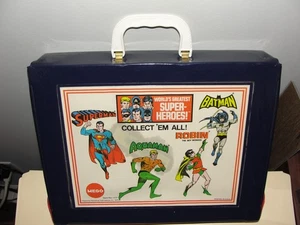 Mego WGSH Actionfigur Sammler Tragetasche Vintage 70er Jahre rot komplett - Bild 1 von 13